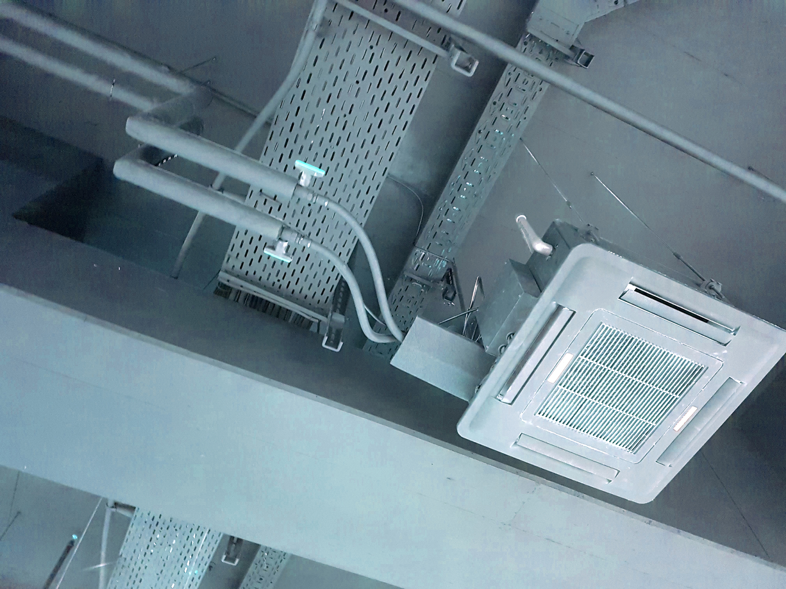 Elektro_Stuttgart_Industriedecken_Installation