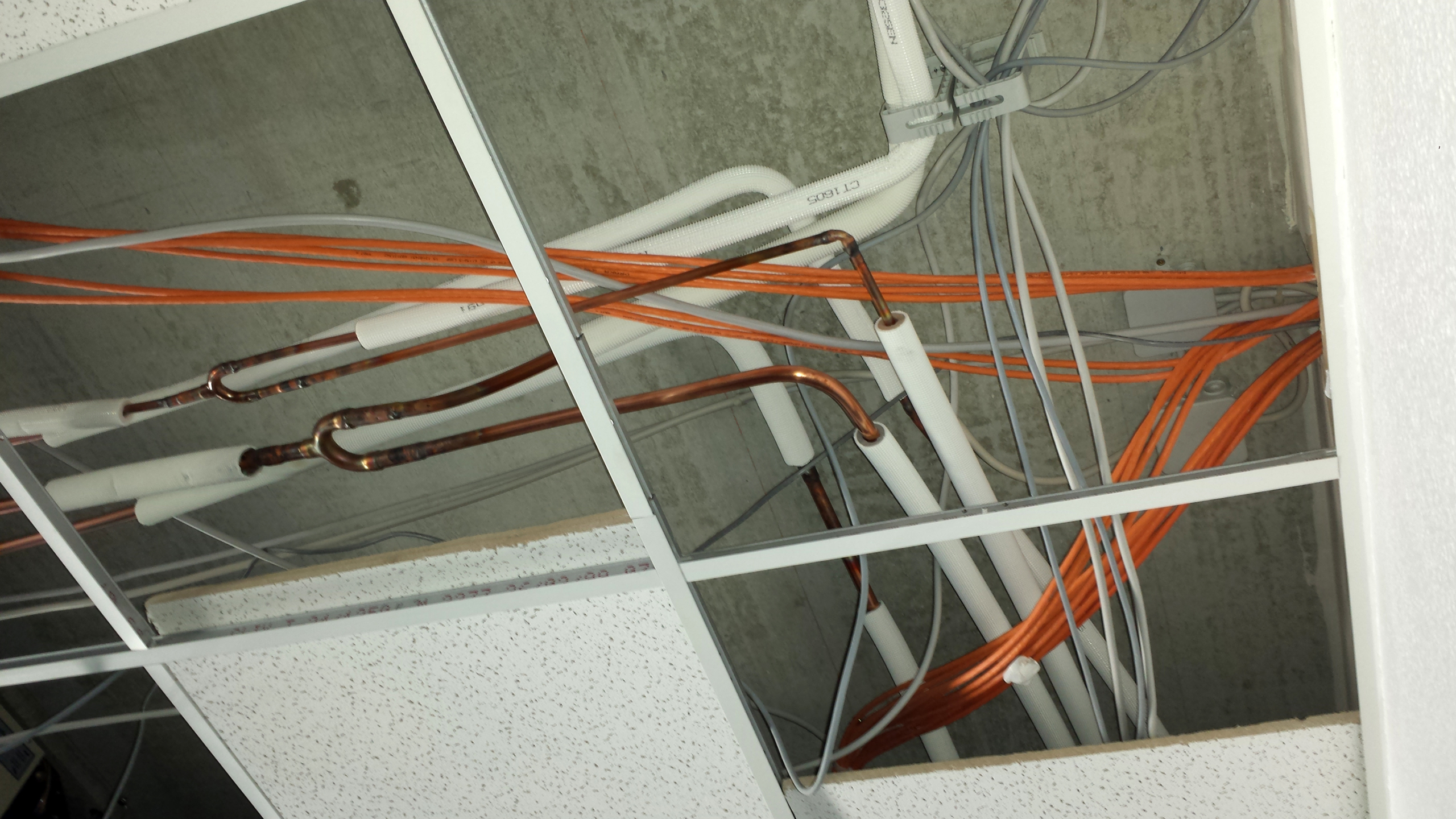 Elektro_Stuttgart_Installation uin Hängedecke