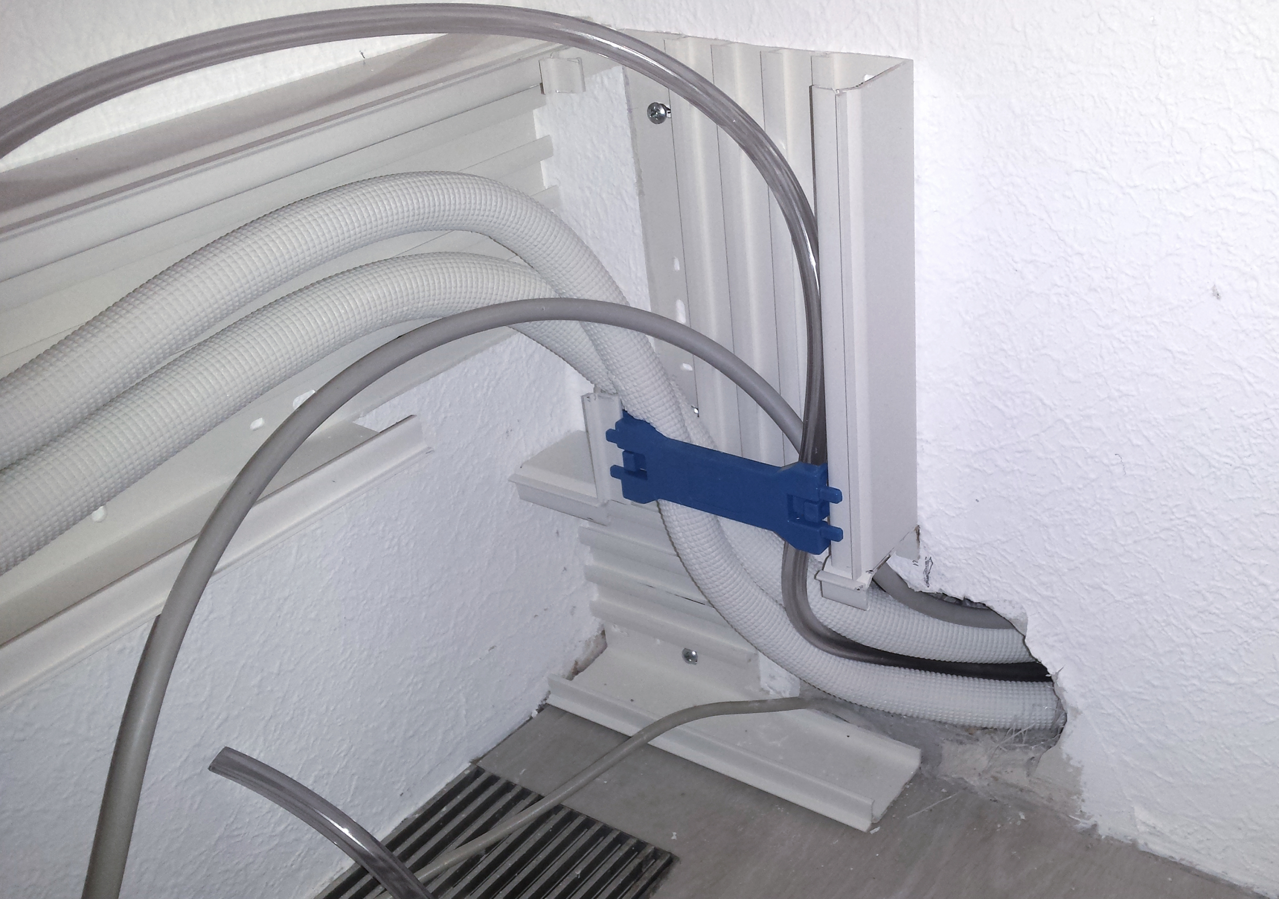 Klimanalage-Stuttgart_Wanddurchhrführung